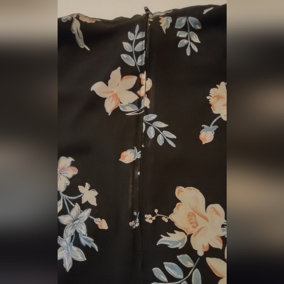 Torrid Chiffon Like Floral V neckline with a Tie, Dress - Picture 8 of 9